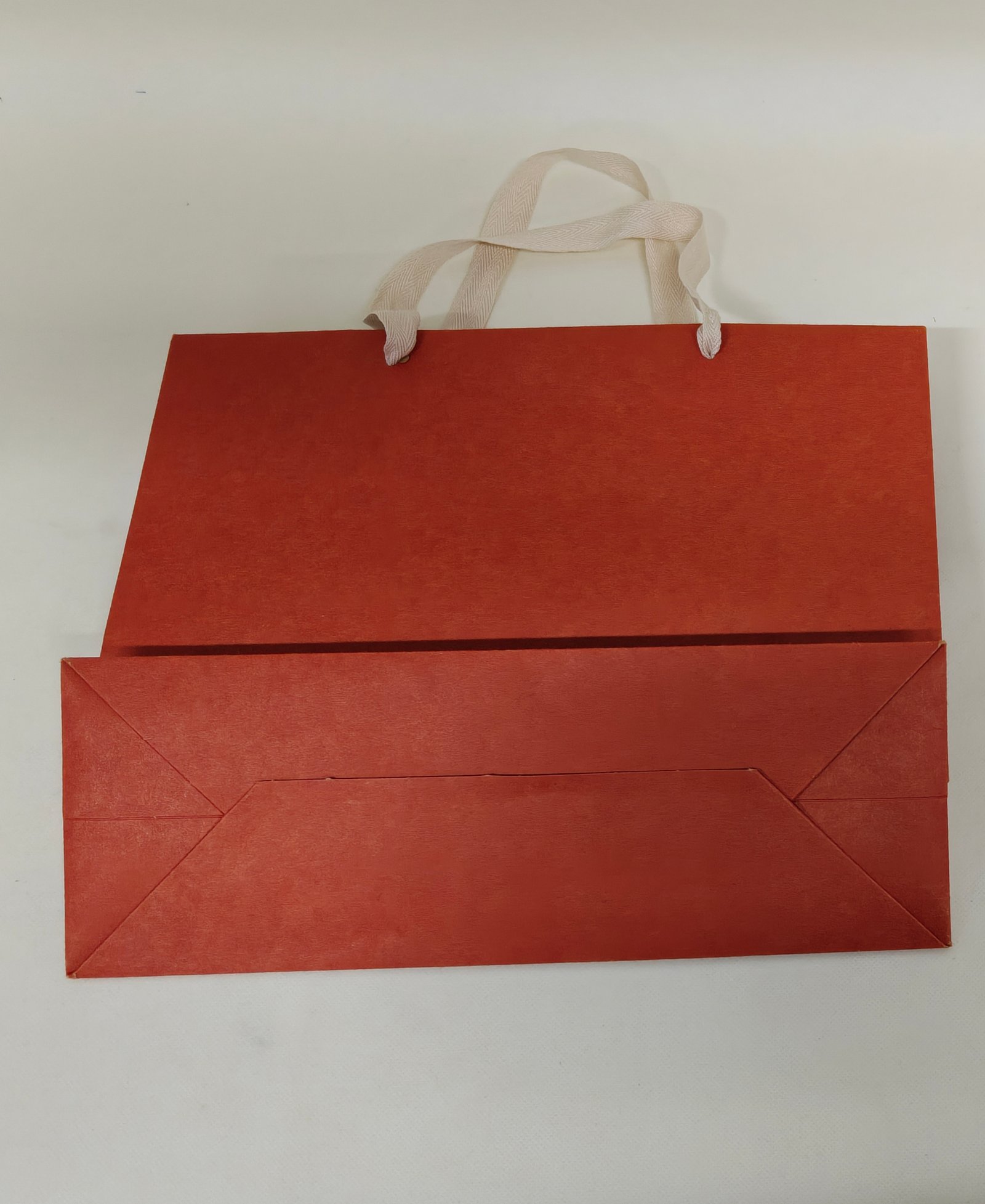 Borsa di carta con cucitura laterale – sacchetto tradizionale con cuciture visibili